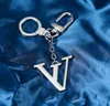 Çift Moda Marka Anahtarlık Altın Mektup Tasarımcı Anahtarları Metal Anahtar Kez Çanta Çanta Çanta Charm Kolye Otomobil Parçaları Hediye Toka Halkaları