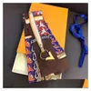 Sciarpe Borsa a mano classica firmata Sciarpa da donna Fascia per capelli Lettere di moda Cravatta in seta Taglia 8X120Cm Drop Delivery Accessori Cappelli Guanti Dhdzf