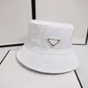 Desingers Bucket Hat Luxurys Wide Brim Hats Letter Driehoekige metalen decoratie Zonnehoeden Modetrend Travel Bucket hats Hoogwaardige klassieker Garden fashion caps