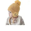 Basker Winter Cartoon Baby Children Knit hatt varm vindtät tjockt örat med hårboll söt lei feng ull