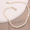 Catene Collana con pendente a forma di ape di perle irregolari d'acqua dolce naturale per le donne Regalo di gioielli per banchetti di nozze elegante e affascinante