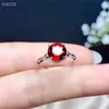 Cluster Rings Xin Yipeng S925 Sterling Silver Plated White Gold Inlaid Real Natural Garnet Ring Fine Engagement Smycken för kvinnor 8 8mm