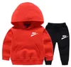 New Spring Autunno 2 pezzi Bambino Sport Casual Set manica lunga Girocollo Felpe Abiti Boy Kid Marchio LOGO Stampa Tuta morbida allentata Abbigliamento outdoor