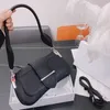 Bolsas de ombro Bolsas hbag Designer A bolsa de ombro mais recente é importada de tecido de nylon de grão cruzado importado Bolsa de ombro enviesada e simples