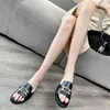 Mode nieuwe kristallen slippers vrouwen metalen brief slide flip flops bovenkleding strand schoenen dunne zolen comfortabel zacht leer hotel indoor banket luxe maat 35-42