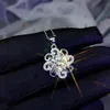 Hänghalsband Huitan Crystal Flower Halsband med rund kubik zirkoniumsilverfärg för kvinnor eleganta modetillbehör