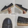 Klassische Espadrilles für Damen mit flachem Stiefel, Designer-Schuhe, Loafer aus Segeltuch und echtem Lammfell, zweifarbige Zehenkappe, modische Freizeitschuhe, Größe 35–41