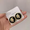 Dos Boucles D'oreilles Tempérament Rétro Femmes Tête Portrait Sans Trou Vintage Bouton Français Forme Ronde Clip Sans Piercing