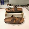 Luxury slippers ontwerper Birkinstocks sandalen Duitsland Bracken Licht en comfortabele kurk dweil metalen decoratie Fashionpaar Beach MOP