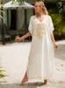 Maillots de bain pour femmes Edolynsa Blanc Vintage Brodé Long Kaftan Casual Col V Maxi Robe Vêtements d'été Femmes Beach Wear Maillot de bain Cover Up