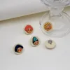 Pendientes de tuerca U-Magical minimalista coreano 5 estilos de dibujos animados redondos de resina pendiente de niña para mujer joyería de retrato de cabeza Multicolor