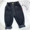 Jeans Jeans invernali per bambini Pantaloni in denim versatili Pantaloni caldi in pile Pantaloni jeans classici Pantaloni neri blu Ragazzi Jeans casual Abbigliamento per bambini 230223