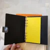 Alta qualità m2004 Titolare Agenda Taccuino Cover Pelli Diario Pelle con sacchetto per la polvere e carta fattura Note libri striscia Stile nero uomo donna Porta carte