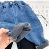 Jeans Jeans invernali per bambini Pantaloni in denim versatili Pantaloni caldi in pile Pantaloni jeans classici Pantaloni neri blu Ragazzi Jeans casual Abbigliamento per bambini 230223