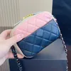 Designer Dam Quilted Patchwork Minikamera Axelväska Frankrike Lyxmärke C 23C Blandningsfärger Läder Litet fodral Crossbody Handväska Dam Kedjerem Trunkväskor