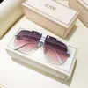 Solglasögon Nya solglasögon Män överdimensionerade Cat Eye Eyewear 2022 Gradient Brown Pink Rimless Sun Glasses For Women Gift Brand Designer UV400 G230214