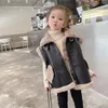 Hoodies tröjor barn kläder höst och vinterkläder koreansk stil läder väst baby casual mode utanför 230222