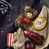 Mensjackor Retro Bear broderade basebolluniform Män och kvinnor inser Loose Par Street Jacket Bomber Traf 230222