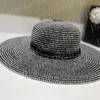 Cappello di paglia di design per donna Cappello da gentiluomo di lusso per vacanze estive Cappello da sole a tesa larga