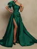 2023 Emerald Green sera Abito da ballo Sleeveless One Spalla Satin Satin Filing Filing Party Gowns Sexy Abendkleider Robe de Soiree