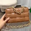 Çarpıcı örgü çantalar lüks ünlü tasarımcı çanta omuz çantası çapraz gövde debriyaj bayan moda orijinal deri tığ işi kadınlar crossbody zincir kayışı