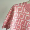 Damen zweiteilige Hosen Sets Sommer Vollbuchstaben Relief gestrickt rosa und lila Farbe T -Shirt und Shorts Luxus Designer Kurzes T -Shirt Fashion Street 2 Stück Kleidung FF11