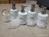 Set di accessori da bagno WSHYUFEI Dispenser di sapone da bagno LOGO personalizzato all'ingrosso El Disinfettante per le mani Imbottigliamento in ceramica Bianco puro