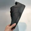 En designer casual skor en låga män kvinnor trippel vita svarta s män kvinnliga tränare sport sneakers