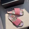 2023 Designer Beach Sandals Slides Mens Women Embossed Slippers Summer Sandal Beach Slide Flat Platform Ladies Home Fashion Shoes Striped Causal Slipp c79G#