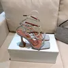 Amina Muaddi Gilda sandálias de couro prateado cristal incrustado carretel salto alto céu para as mulheres sapatos de designer de luxo de verão festa de salto alto casamento