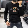 Nya m￤n kausal o nack tr￶ja h￶st pullover paljetter broderi bokst￤ver designer jumper hoodies tr￶jor smala passform man l￥nga ￤rmar ljus f￤rg pluz storlek 4xl