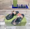 Designer glider kvinnor flip flops l￤der kvinnor tofflor med dubbel metall serpentin tofflor sommarstrand sandaler