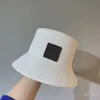 Kobiety Klasyczny projektant List Kapelusz słomkowy Czapka dla dżentelmena Top Sun Hat Fashion Czapka z dzianiny Czapka z szerokim rondem dla mężczyzn Kobieta Kapelusze z szerokim rondem Letnie kapelusze typu Bucket Outdoor Beach Hats