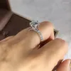 Klusterringar 18K AU750 Rose Gold Women Ring Moissanite Diamonds 1 2 3 4 5 Round Embrace Wedding Party Engagement Anniversary