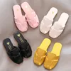 Pantofola Scarpe in pelle intrecciata per bambini Ragazze Princess Sheos Mules Cover Toe Slides Chidlren Household Indoor Shoe Bianco Nero 230224