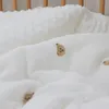 Одеяла Пеленание, зимнее толстое муслиновое хлопковое одеяло с вышивкой «Медведь Тигр», детское пуховое одеяло для новорожденных, теплое одеяло для детской кроватки, одеяло с наполнителем 230224
