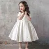 Robes de fille Été Blanc Cérémonie Robe Perles Conception Fête D'anniversaire Élégante Princesse Robe De Baptême Pour Bébé Fille Robes A561