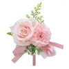 Decoratieve bloemen boutonniere corsage roze bloemen schoudercorsages moeder van de bruid voor huwelijksceremonie jubileum formeel feest