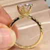 Klusterringar 18K AU750 Rose Gold Women Ring Moissanite Diamonds 1 2 3 4 5 Round Embrace Wedding Party Engagement Anniversary