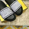 2022 Luxurys 디자이너 슬리퍼 클래식 팩토리 _footwear pantoufle 캐주얼 플랫 해변 신발 샌들 단순하고 편안한 남녀 같은 스타일