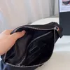 Re-Nylon och Saffiano Läder Bältesväska Dam Designer Bumbag Emaljerad metall triangellogotyp på framsidan Kvinna Crossbody Hobo Väskor Re-Nylon logotyptryckt foder