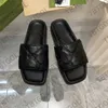 2023 Summer Women Platform Slide Designer Sandali trapuntati Pantofole piatte di lusso in vera pelle Fondo spesso in gomma Infradito Scarpe da spiaggia NO435