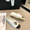 Espadrilles designer sko lyx sneaker kvinna casual sko canvas äkta läder loafers klassiska designstövlar tofflor slides av shoebrand 02 69zd