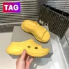 Croc Pool Slide sandaler Designer kvinnor Tofflor tofflor Paris Gummi plattform slides skor svart ljust rosa vita sneakers lyx herr dam sommar strand Sandal