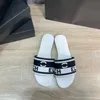 Nuevo 23ss zapatilla para mujer paris Toboganes de playa Tacón plano Diseñador de verano Marca de moda dama bordado sandalias mujer Damas zapatillas de canal