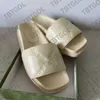 2023 Femmes Plate-forme Slides Designers Quilting Sandales Cuirs Véritables Pantoufles plates de luxe Caoutchouc Fond épais Tongs Plage Chaussures d'été avec boîte NO435