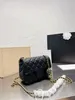 Kış Tasarımcı Omuz Çantası klasik Crossbody çanta Bayan çanta Büyük kapasiteli cüzdan Ayarlanabilir altın top zincir Koyun deri lüks çantalar