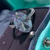 Дизайнерский роскошный серебряный кольцо овальный кусок 3CT Diamond Cz Cringed Crings для женщин Bridal Bijoux6438473