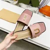 Designer Slippers Women Leather Mules Fashion veelzijdige platte hak nieuwe dames metaal gouden sterrenletters glijbanen temperament sandalen met doos