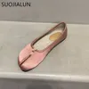 Отсуть обувь Suojialun 2023 Spring Fashion Pink Women Женщины ровно круглой носок на дамских балетных балетах.